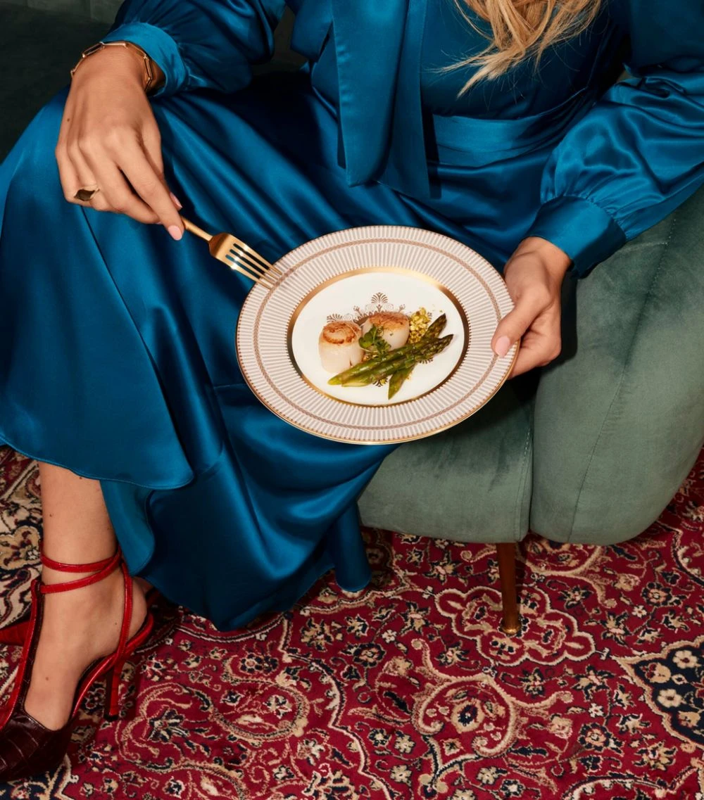 Wedgwood Anthemion Grey Plate (23cm) Plates - Image 2